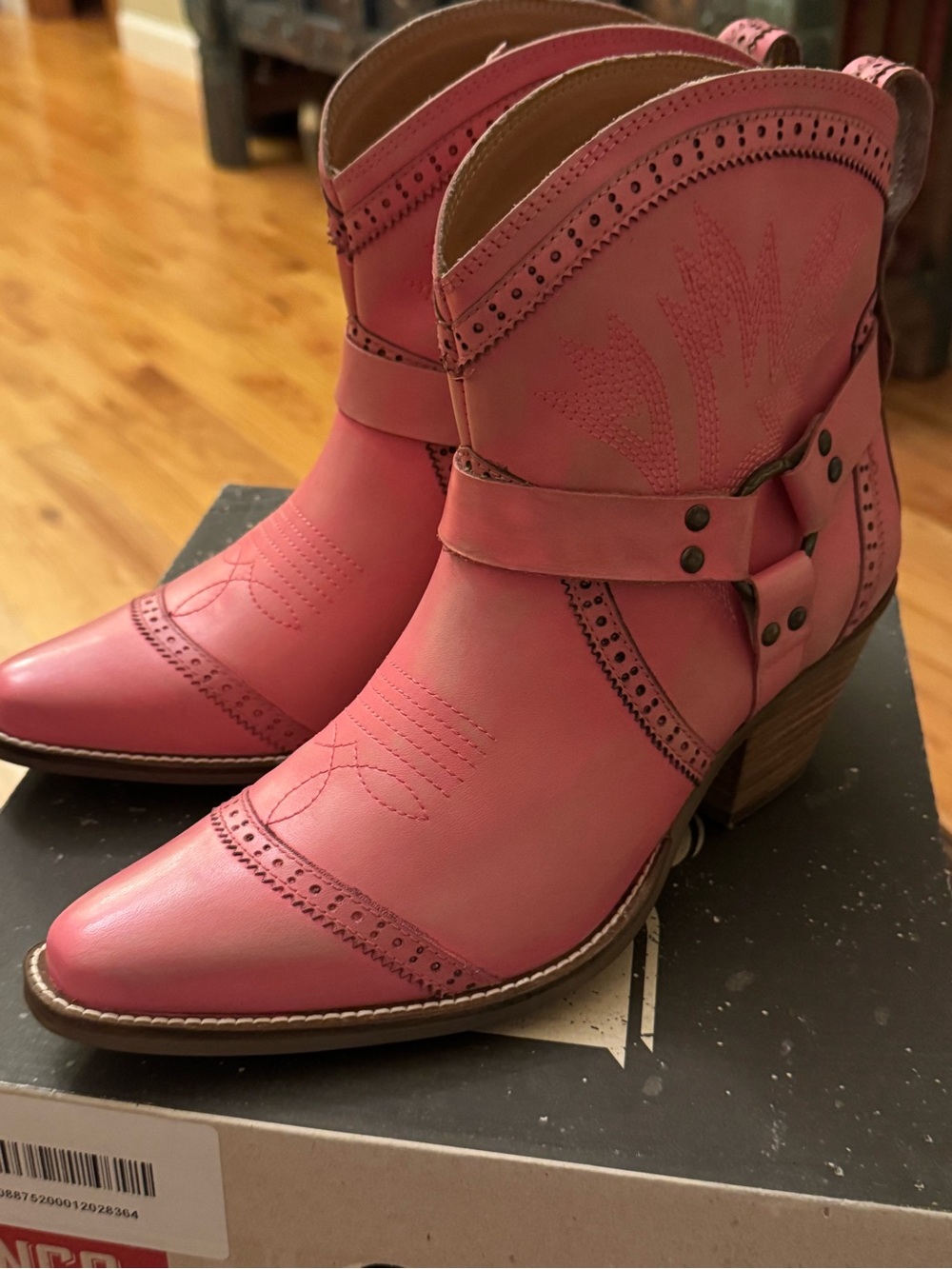 NIB $139 DINGO Gummy Bear Leather Bootie Pink 💗 Sz 11